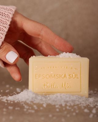 Kdybyste se ptali na naše bestsellery, tak tohle mýdlo by v seznamu určitě nechybělo! 😍 #relax #prirodnikosmetika...