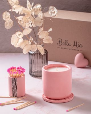 Vyrobili jsme, co chybělo a růžová betonová sada už je opět na e-shopu skladem 😍 #relax #prirodnikosmetika #prirodnimydlo...