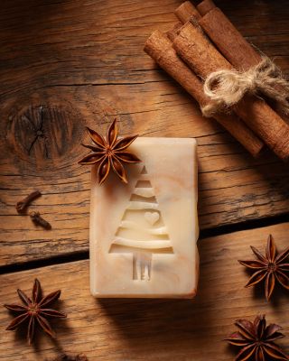 🎄VÁNOČNÍ MÝDLO - další letošní novinka 😍 Ručně vyráběné vánoční mýdlo z limitované edice. Sladká vanilka, skořice,...
